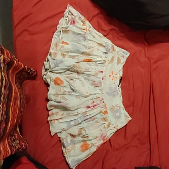 Dresses & Skirts - Express floral skirt